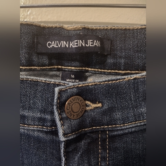 Plus Size Calvin Klein Jeans - Picture 2 of 5